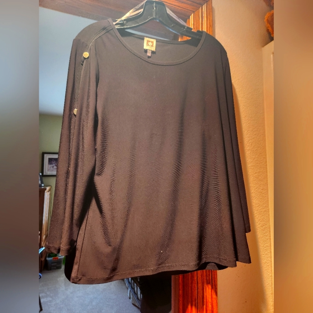 Long sleeve black top